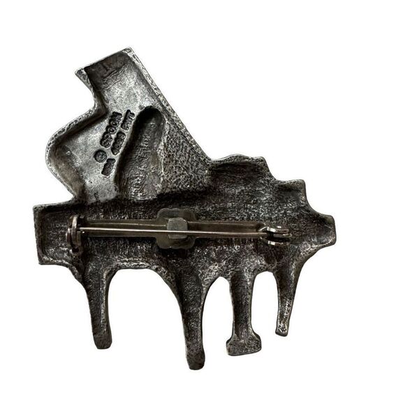 Vintage Spoon 4028 Pewter Cat on Piano Brooch Pin 1.75 x 2 inches Made in USA - Picture 2 of 3